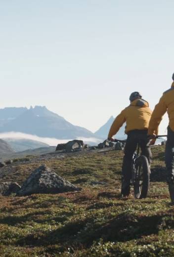 关于我们 (About Us)