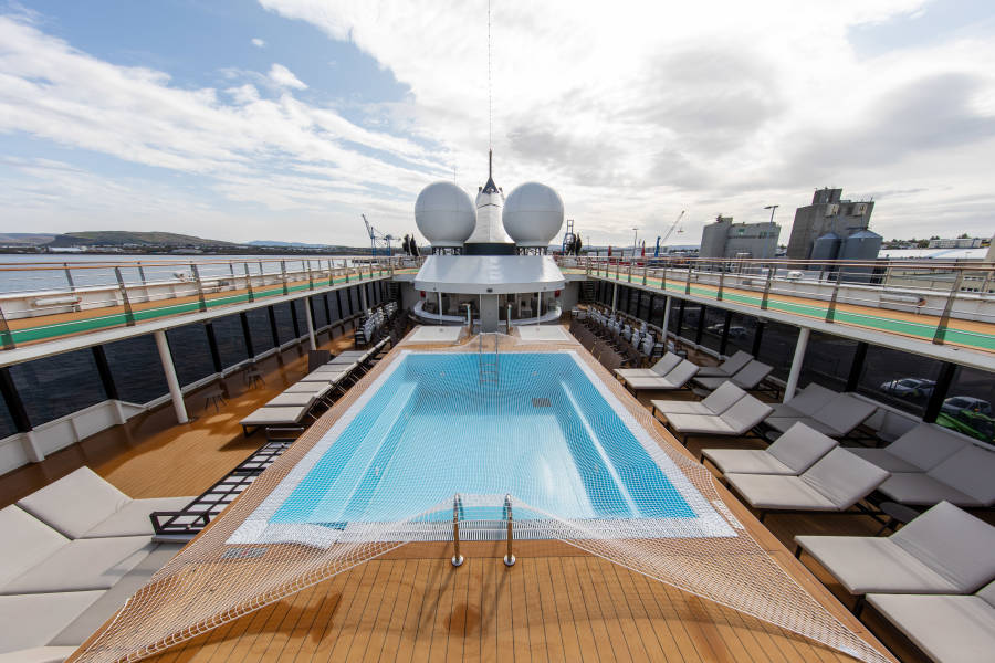 世界探索号 (World Explorer)