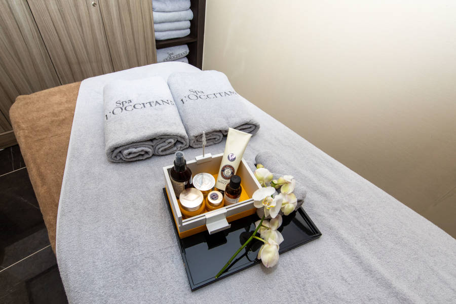 世界探索号 (World Explorer)