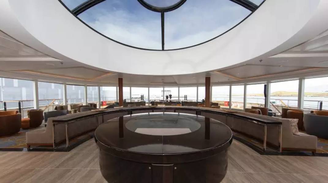 世界探索号 (World Explorer)