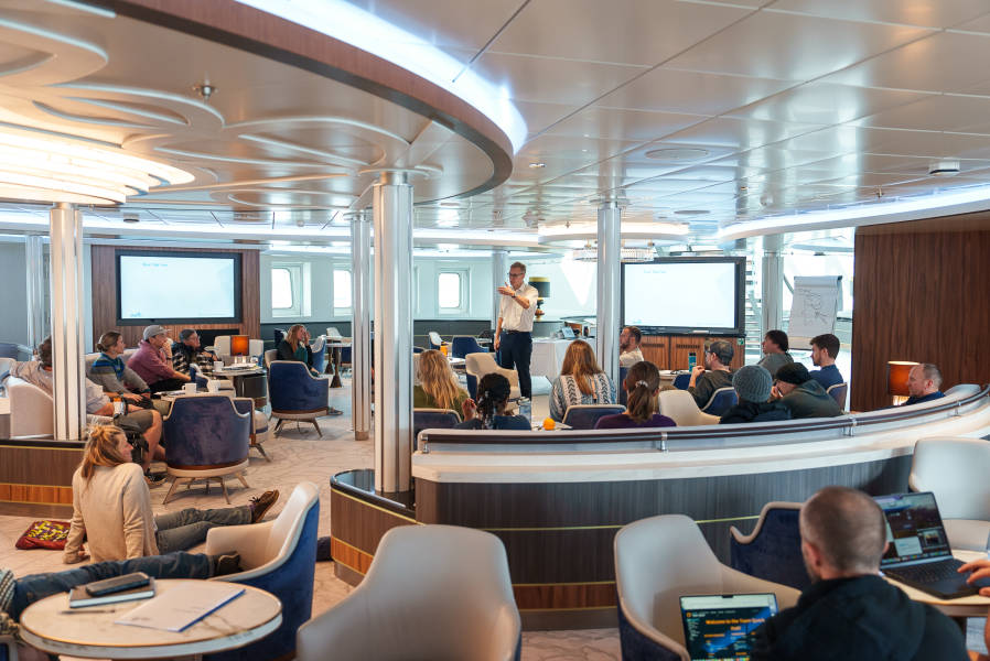 极地探险家号 (Ocean Explorer)