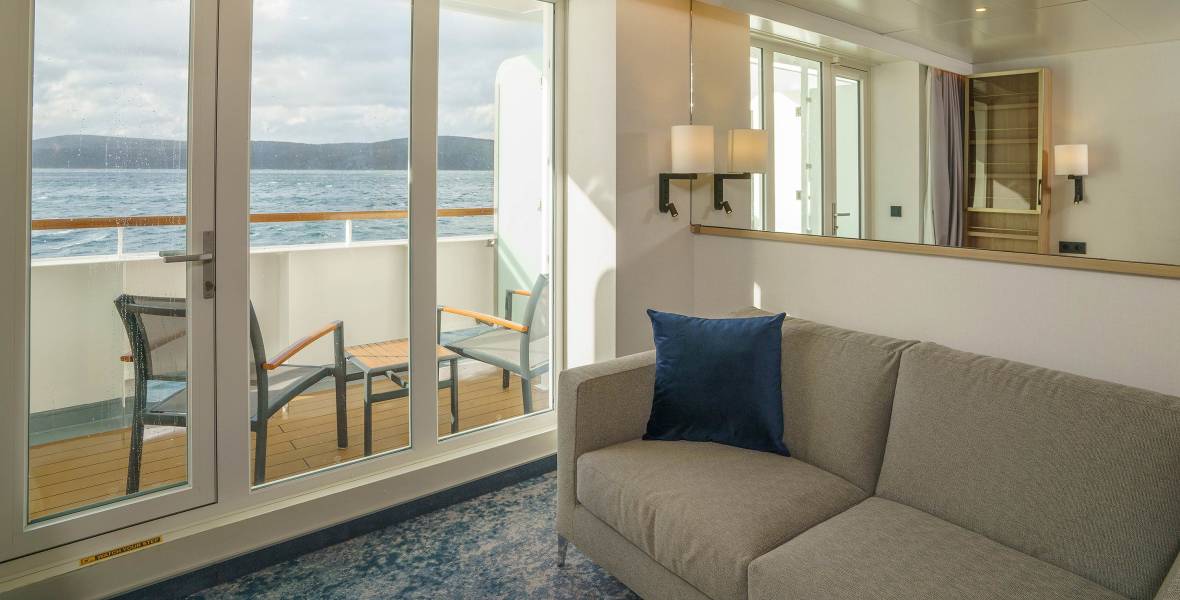 Ultramarine Balcony Suite (Double Bed)