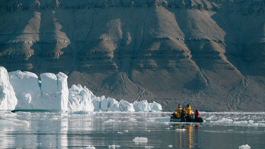 橡皮艇巡航 (Zodiac Cruising)