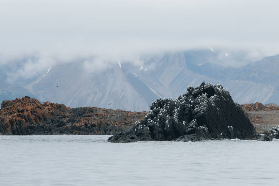 北极传奇：经由法罗群岛和扬马延岛探索斯匹次卑尔根
