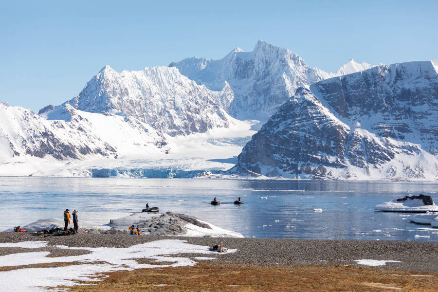 苏格兰到斯匹次卑尔根：海雀、海冰和野生动物