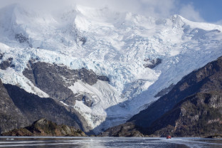 The image shows the Runeberg Glacier in Auer Fjord.