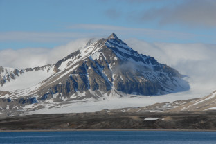 北极传奇：经由法罗群岛和扬马延岛探索斯匹次卑尔根