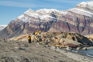 冰岛到格陵兰岛：日全食壮观上演