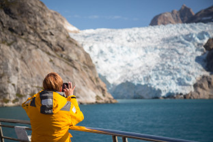 冰岛到格陵兰岛日全食，17 天
