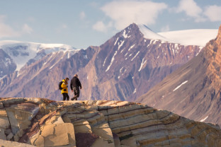 冰岛到格陵兰岛日全食，17 天