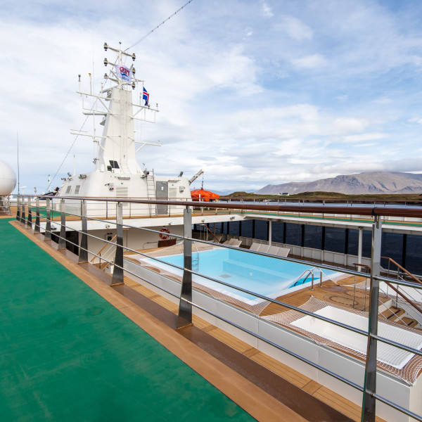 世界探索号 (World Explorer)