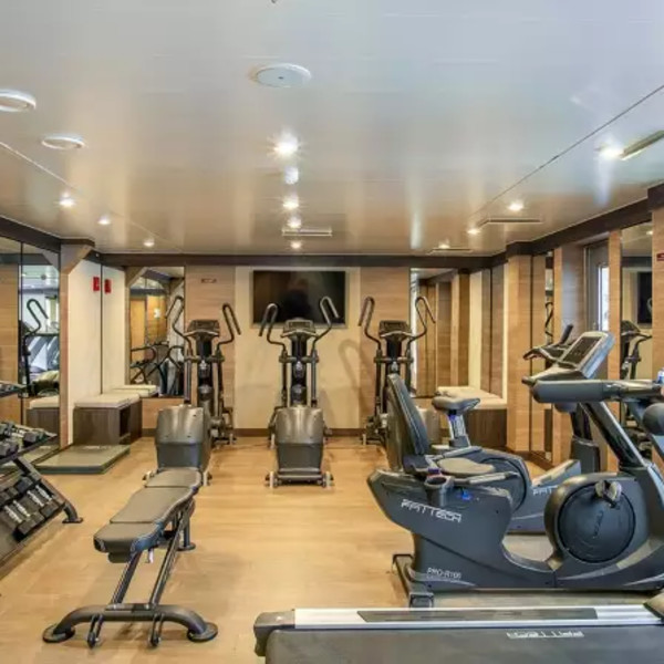 世界探索号 (World Explorer)