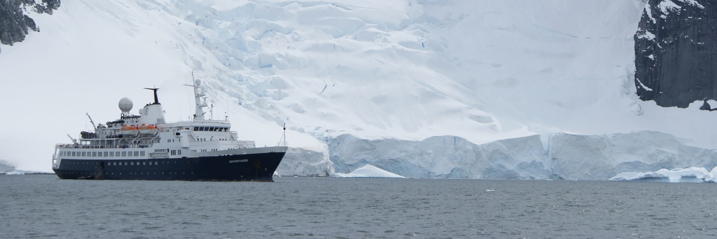 海探险号在南极。摄影：Caroline Modolo